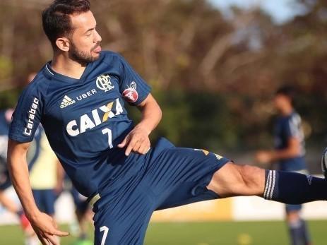 Flamengo comemora adaptação e Éverton deve engatar como titular