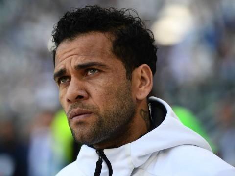 Presidente do Barcelona afirma que Daniel Alves saiu por problemas