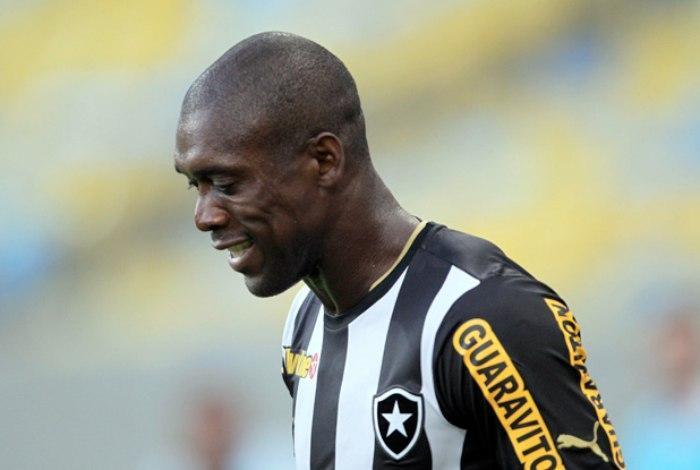 Seedorf entra na Justiça e pede R$ 4 milhões ao Botafogo