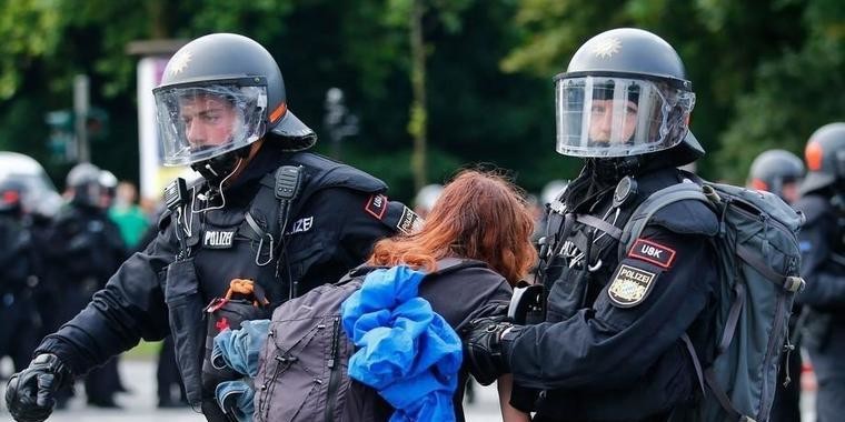 Manifestantes voltam a protestar contra o G20 nas ruas de Hamburgo