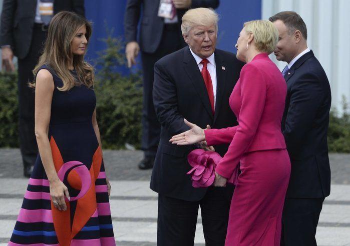 Primeira-dama da Polônia deixa Trump “no vácuo”