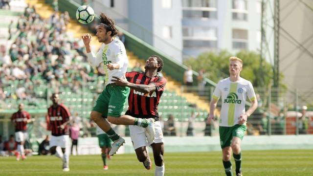 Chape e Atlético-PR ficam no empate e respiram longe do Z-4