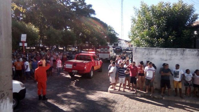 Ambulâncias fazem a transferência de feridos para o HUT (Crédito: Portal Longah)