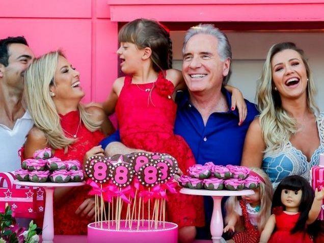Boneca dada por Justus à Rafaella divide opiniões: ‘É uma pessoa’