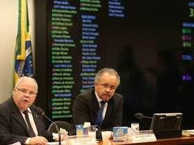 Comissão da Câmara mantém cargos de vice e suplentes de senador