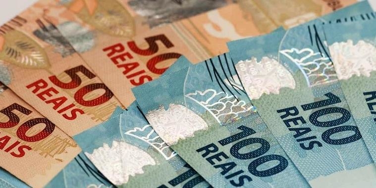 Governo pretende limitar salário inicial de servidores a R$ 5 mil