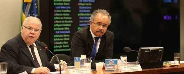 Comissão da Câmara mantém cargos de vice e suplentes de senador