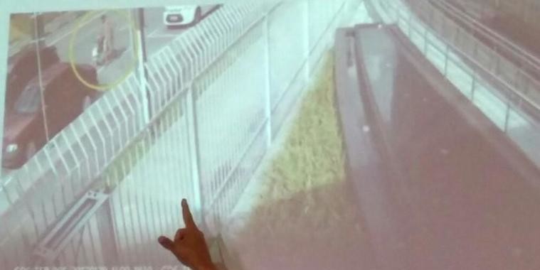 Suspeito leva criança morta em carrinho após estupro em SP