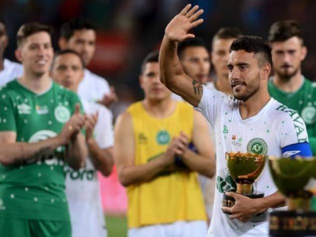 Alan Ruschel vai leiloar camisa que vestiu no jogo contra o Barça