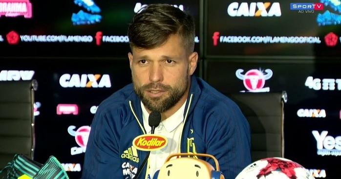 Diego em coletiva de imprensa nesta terça (Foto: Reprodução SporTV)