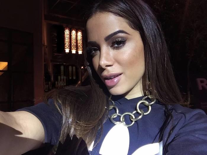 Anitta fala sobre relacionamento: 'Prefiro pegar homem pobre'