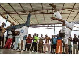 Jovens do Congo trocam grupo armados pela Capoeira