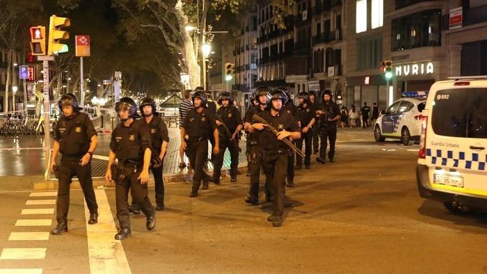Resultado de imagem para Novo ataque deixa seis civis e um policial feridos na Espanha