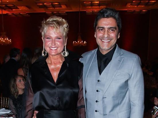 Namorado de Xuxa anuncia que será avô pela primeira vez