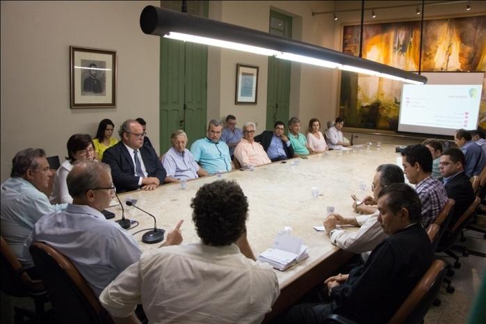 Firmino Filho durante reunião (Crédito: Renato Bezera)