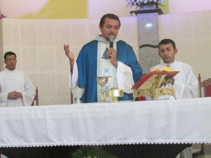 Padre Claudinei (Crédito: Reprodução/Facebook)