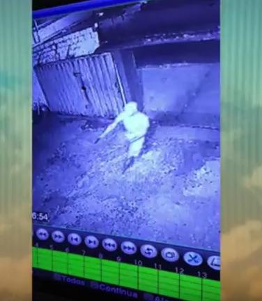 Câmeras de segurança flagraram ação de bandidos (Crédito: Reprodução/TV MN)