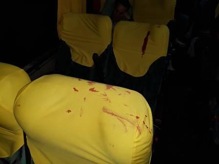 Ônibus de time de rugby é apedrejado e jogo é cancelado