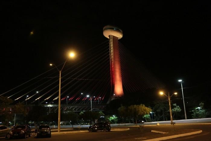 Ponte Estaiada faz homenagem às vítimas do ataque em Barcelona (Crédito: Renato Bezerra)