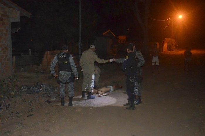 Homem é morto após tentar estuprar menina e agredir policial
