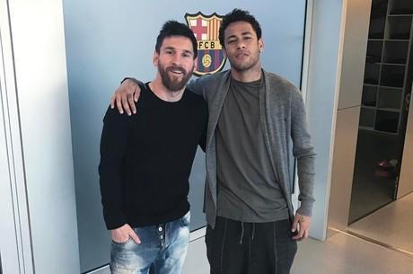 Messi se despede de Neymar e diz: "Foi um prazer enorme"