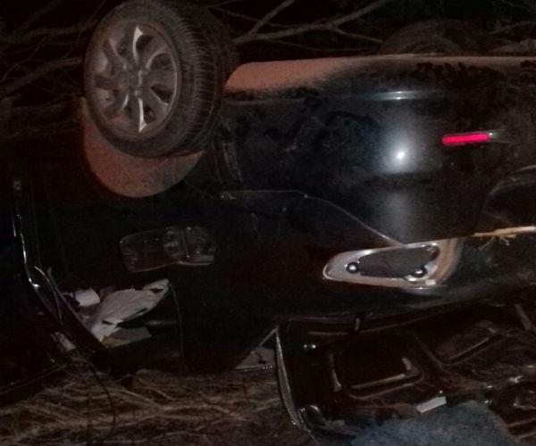 Veículo capotou após acidente com fazendeiro na BR-135 (Crédito: Portalcorrente)