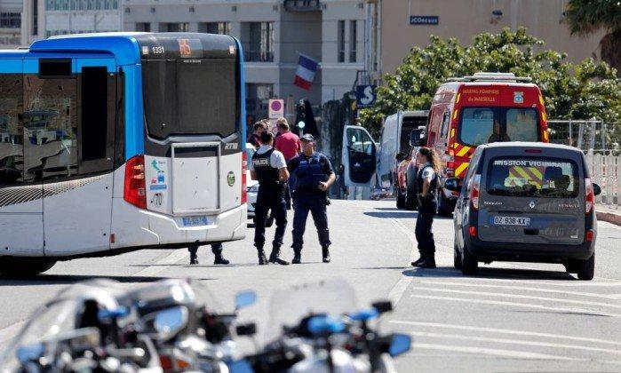 Polícia forense investiga cena de suposto atropelamento (Crédito: PHILIPPE LAURENSON / REUTERS)