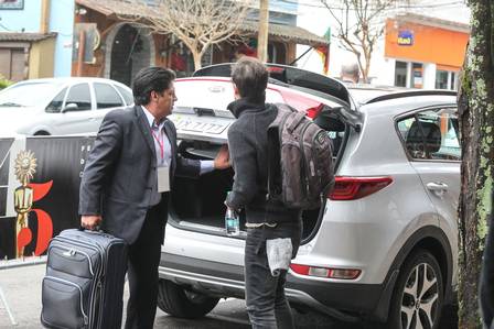 Paulo Vilhena troca de hotel em Gramado para evitar Thayla Ayala (Crédito: Extra)
