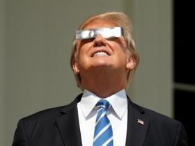Eclipse solar total é visto por milhares de pessoas nos EUA