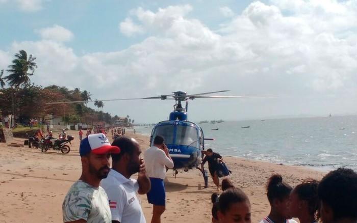 Vítimas são resgatadas na praia do Duro, em Vera Cruz (Crédito: Luís Paulo / Arquivo Pessoal)