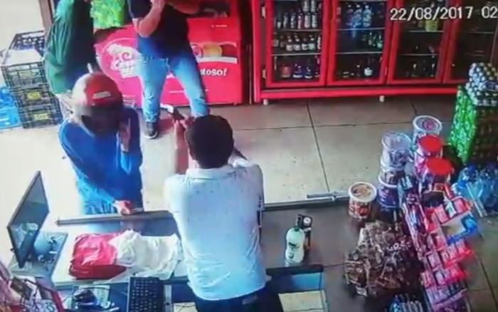 Comerciante mata dois ladrões durante assalto em Caldas Novas (Crédito: rEPRODUÇÃO)