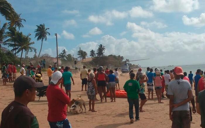 Vítimas são resgatadas na praia do Duro, em Vera Cruz (Crédito: Luís Paulo / Arquivo Pessoal)