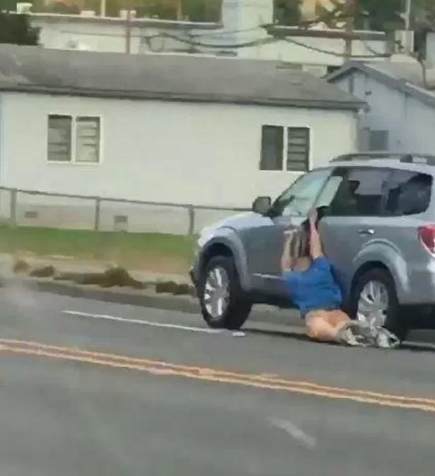 Bandido chegou a ser arrrastado (Crédito: /Twitter(Josh Pacheco))