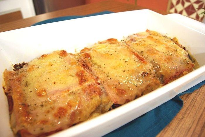 Receita: Filé de frango parmegiana sem fritura (Crédito: Reprodução)