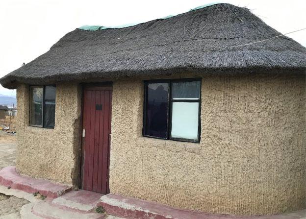 O curadeiro alugava uma casa do irmão de um de seus supostos cúmplices (Crédito: BBC)