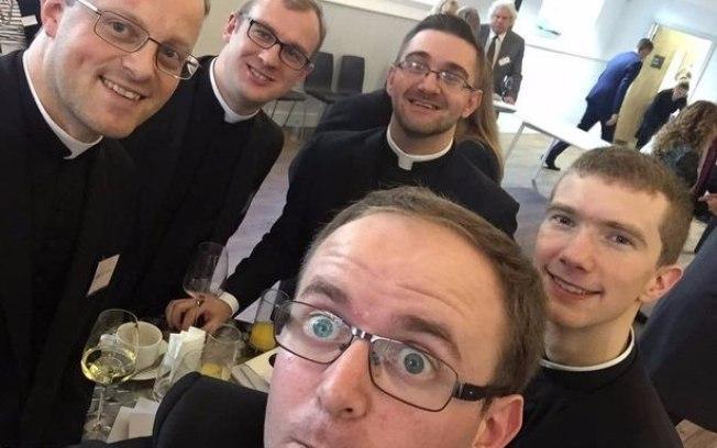 Festa de padres é confundida com despedida de solteiro