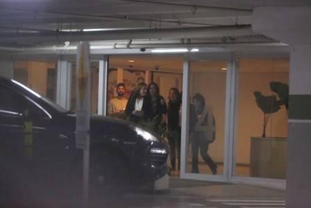 Namorado de Anitta corre para não ser flagrado com cantora (Crédito: Extra)