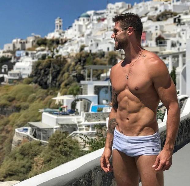 Ex-BBB Jonas e Mari Gonzalez chamam atenção pela boa forma (Crédito: Reprodução/Instagram)