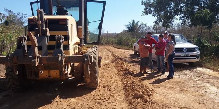Prefeita Vilma Amorim visita as obras da estrada do Tabuleirinho