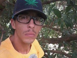 Jovem tinha costume de fazer selfies em cima de árvores (Crédito: Reprodução)