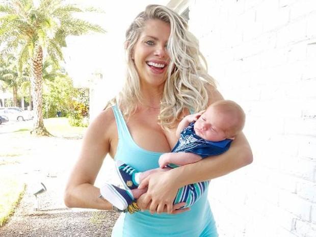Bacchi perde 10kg e exibe barriga pós-bebê: 'Meta não é tanquinho'