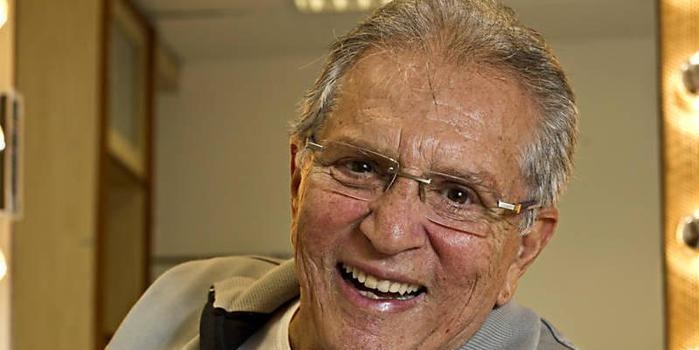 Bandido rouba celular de Carlos Alberto e fala com seus contatos