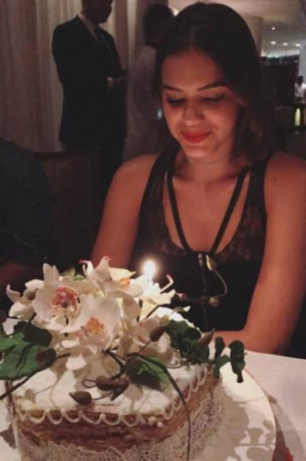 Bruna Marquezine comemora aniversário em hotel de luxo em São Paulo