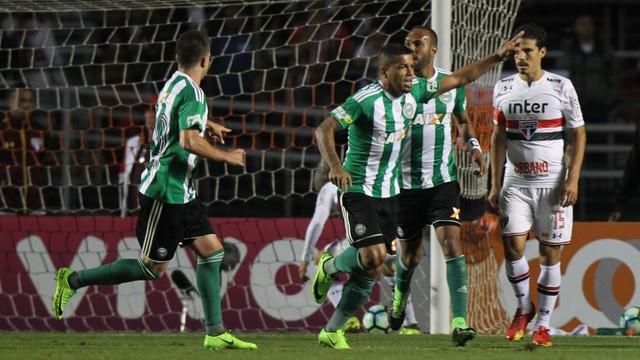 Coritiba esfria empolgação do São Paulo e vence no Morumbi