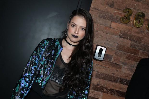 Bruna Marquezine recebe famoso em festa de aniversário (Crédito: AG News)