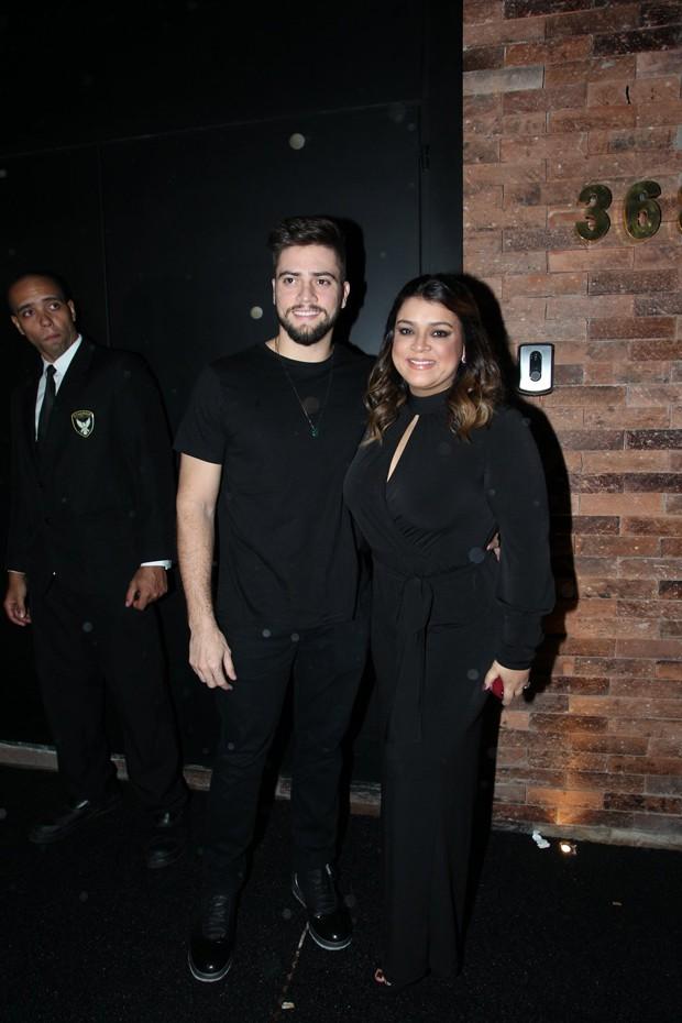 Bruna Marquezine recebe famoso em festa de aniversário (Crédito: AG News)