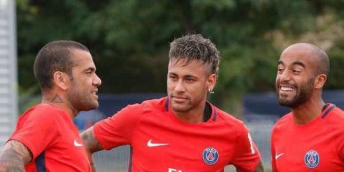Daniel Alves surpreende: "Neymar quem me indicou no PSG"