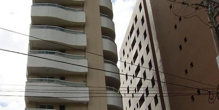 Rapaz mata a avó a facadas, fere avô e se joga de prédio na BA