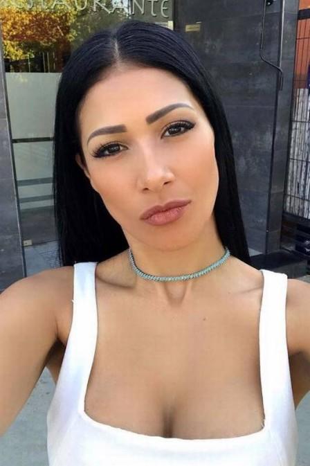Simaria da dupla com Simone curte férias em hotel luxuoso