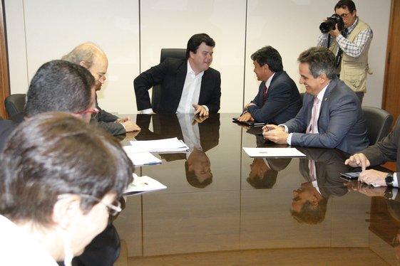 Governador em reunião com o ministro de Minas e Energia (Crédito: André Oliveira)